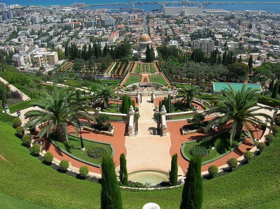 הגנים הבהאיים ומפרץ חיפה במבט מהכרמל